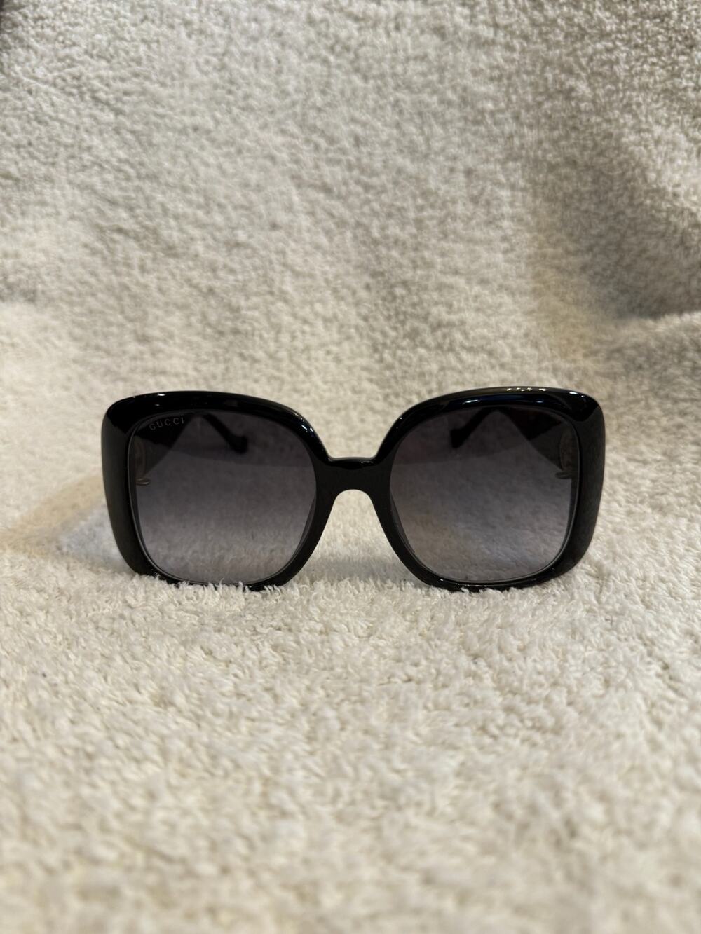 Gucci Black Oversized Sunglasses Gold Interlocking GG Logo Temple Frame Eyewear